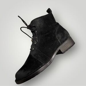 BORN Lace Up Suede‎ Booties Sz 7 Black